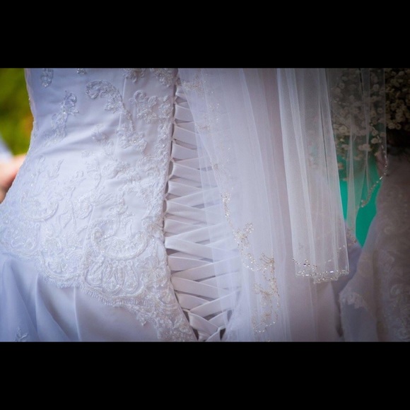 wholesale prices Wedding dress with veil. Dry cleaned and preserved